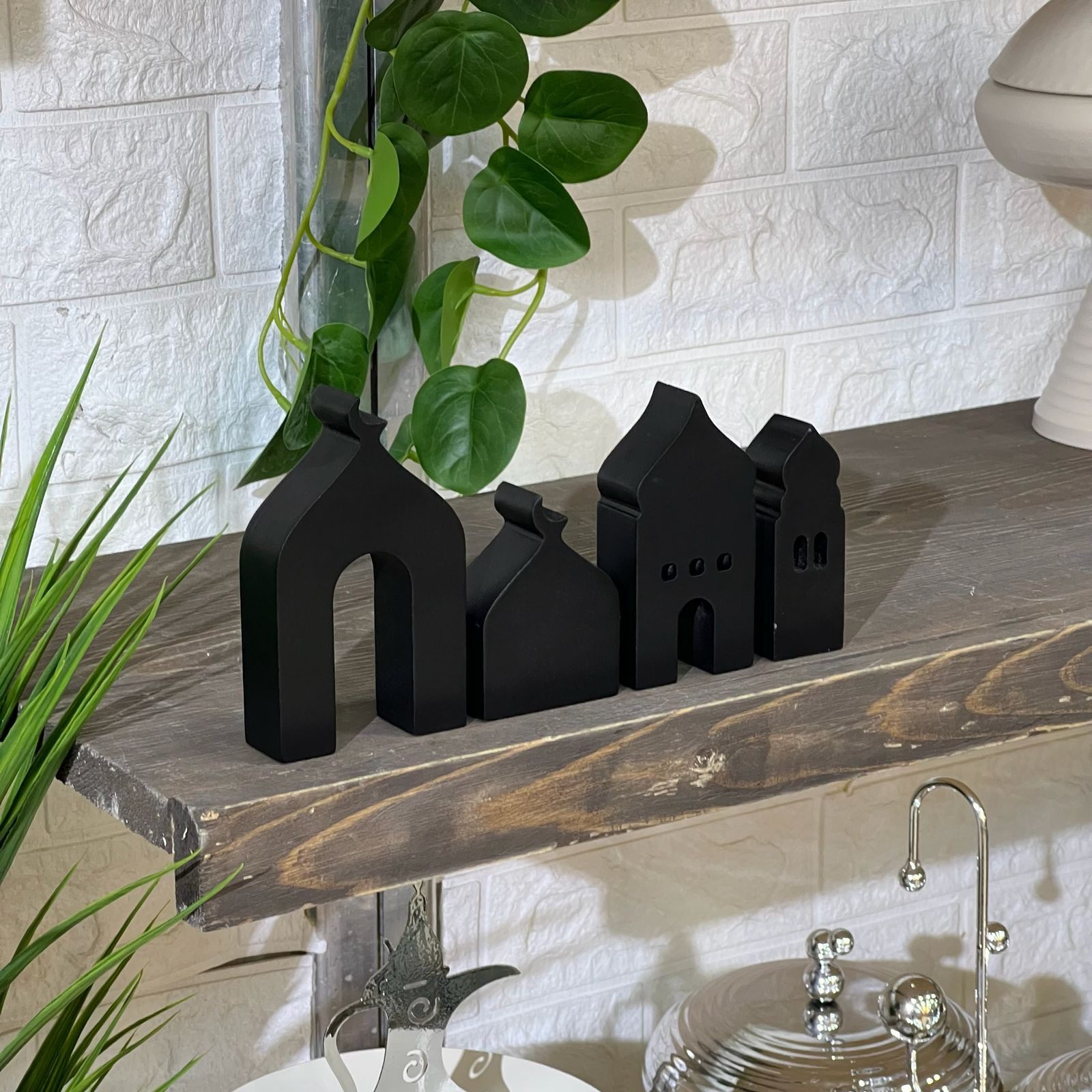 Black Traditional Decor Set