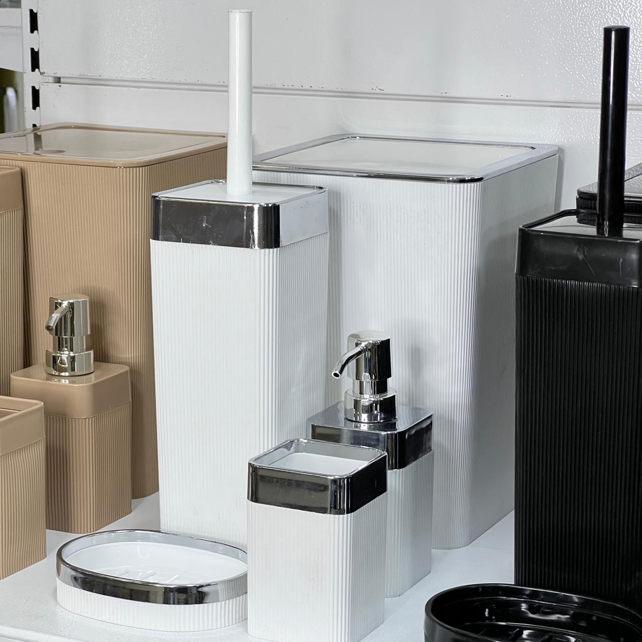 Chrome Rim 5 - Piece Bathroom Set