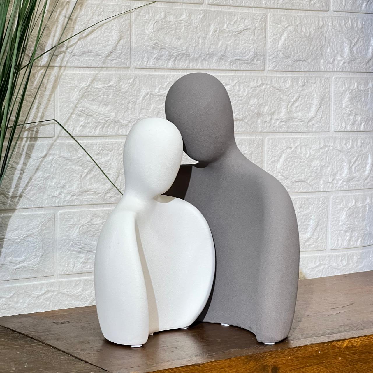 Hugging Couple Set