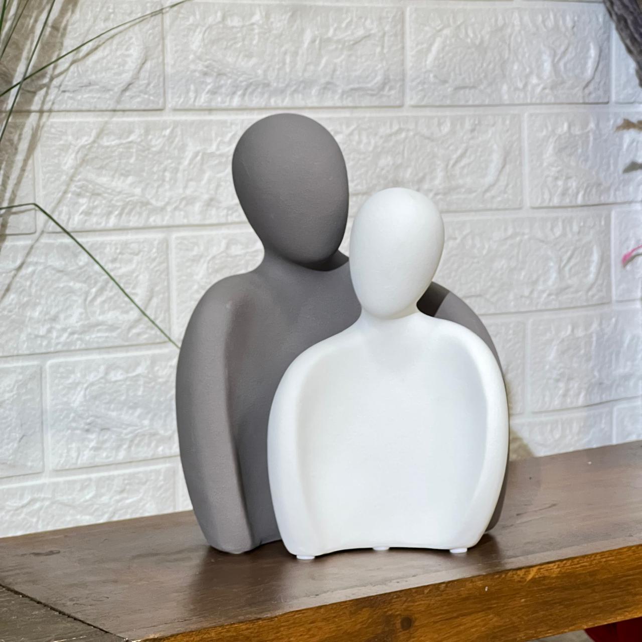 Hugging Couple Set