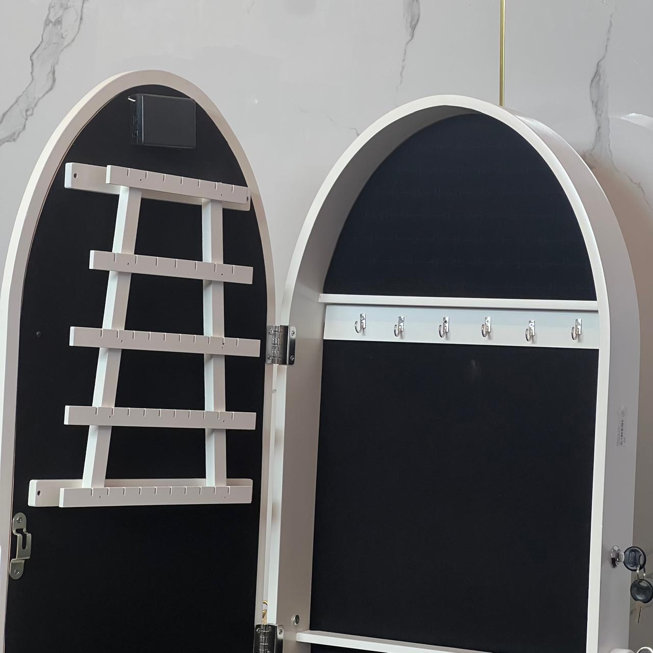 Vanity Round Standing Close Mirror