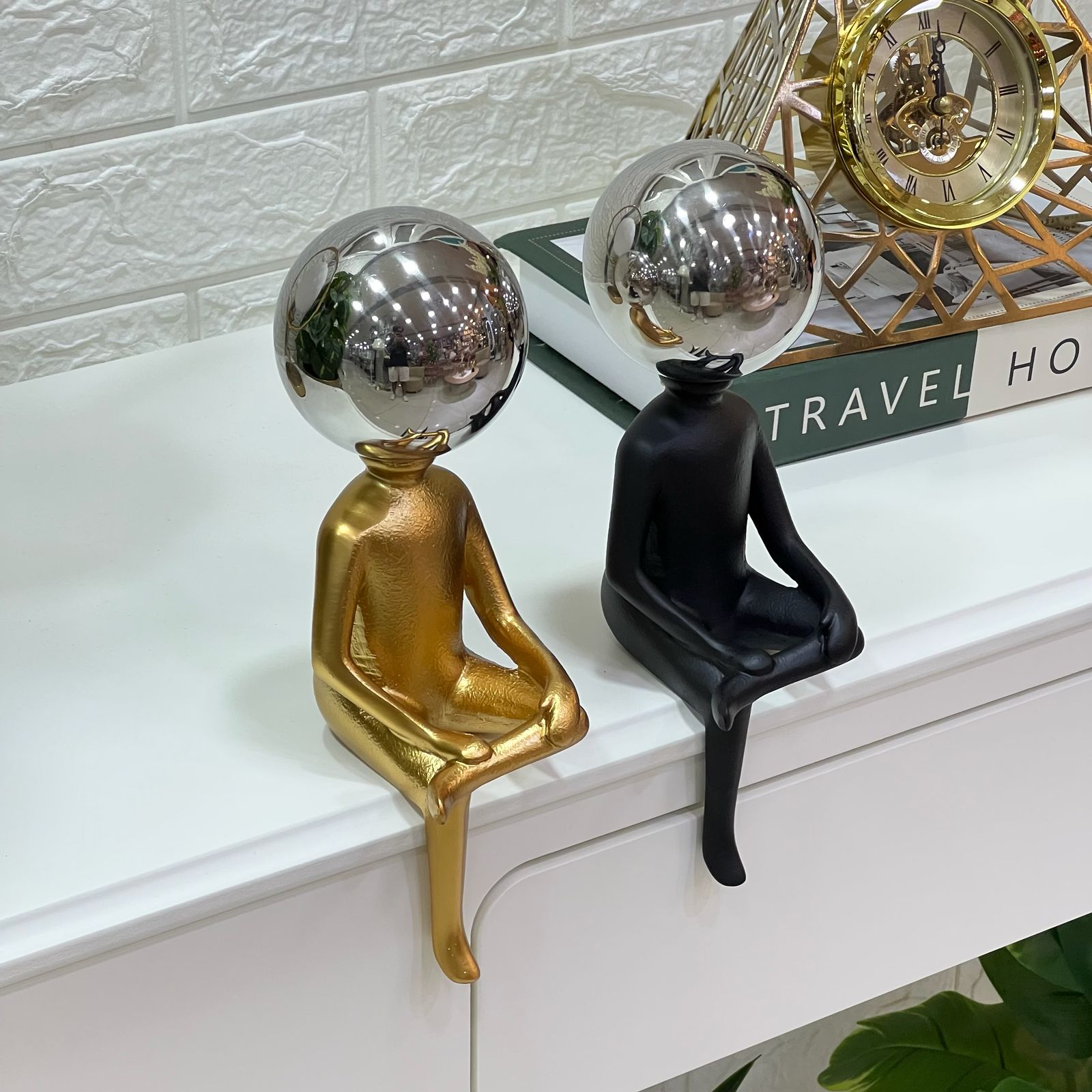 Cutest Seated Sculptures Table
