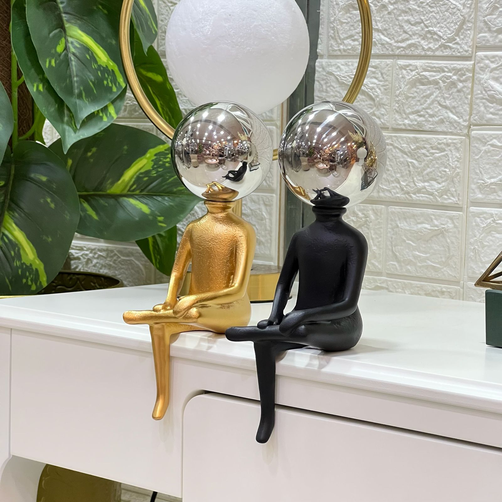 Cutest Seated Sculptures Table