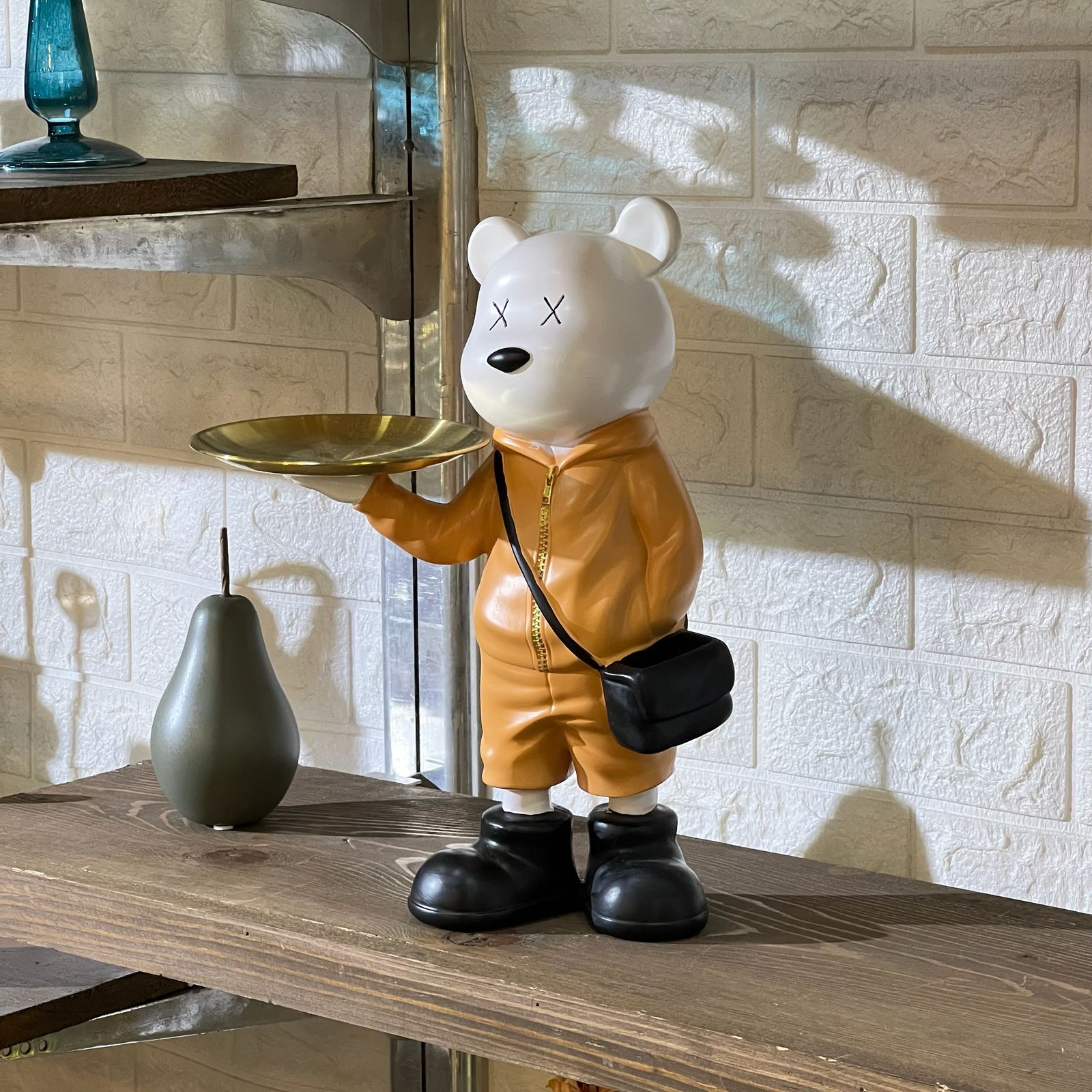 Big Plate Holding Bear
