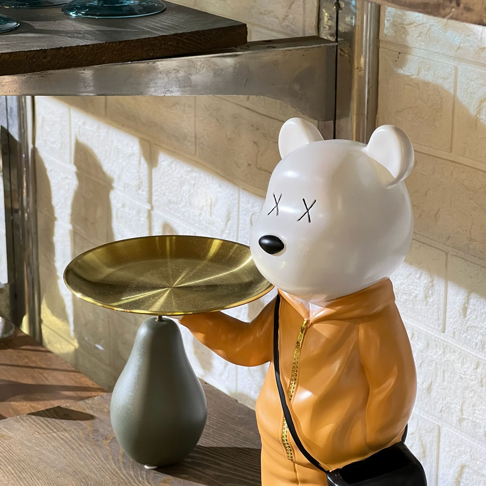 Big Plate Holding Bear