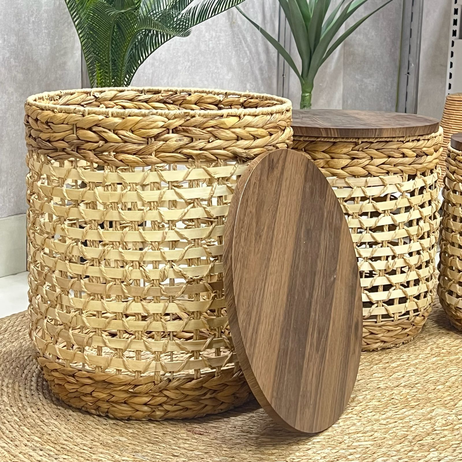 Beautiful Round Whicker Basket Set