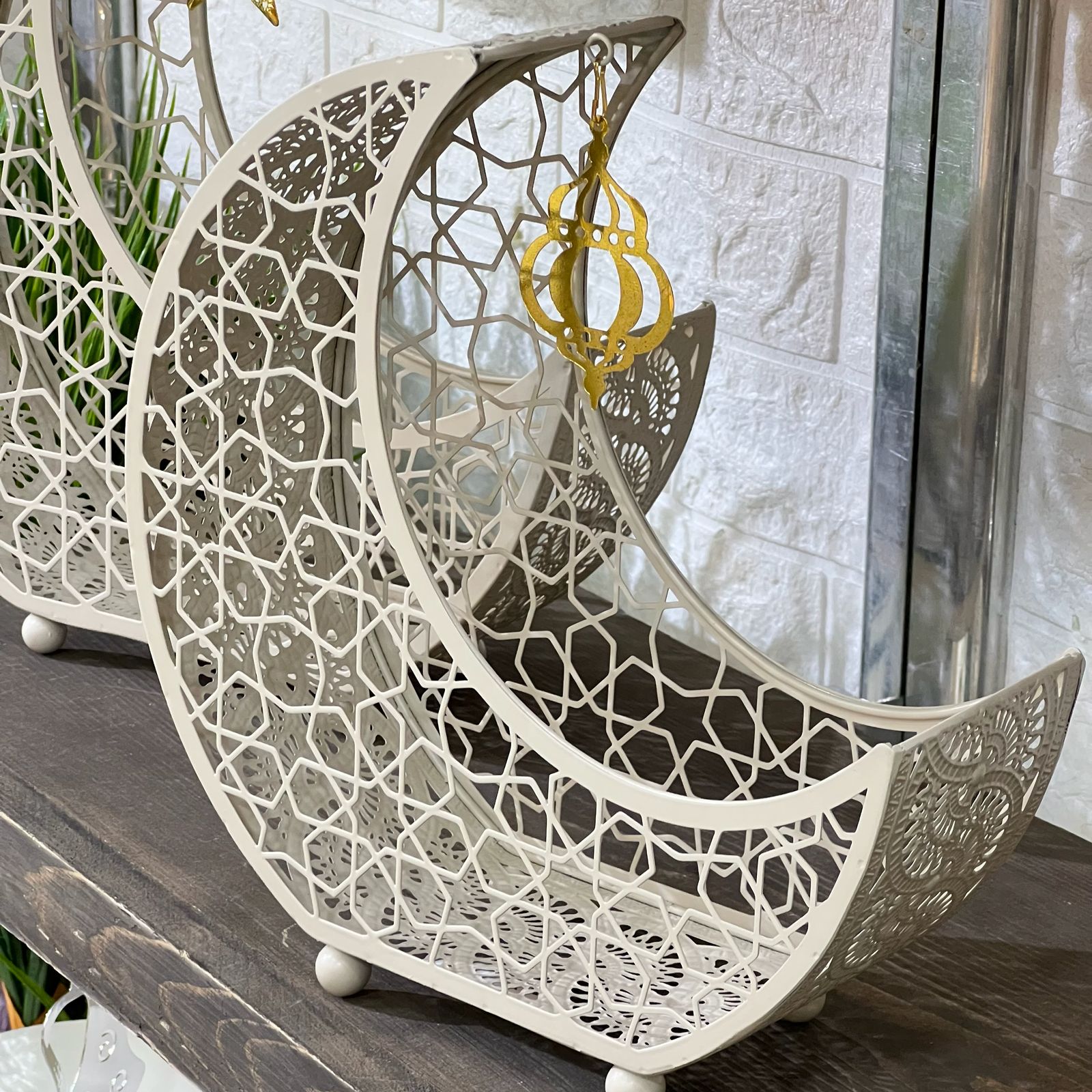 Crest Metal Serving