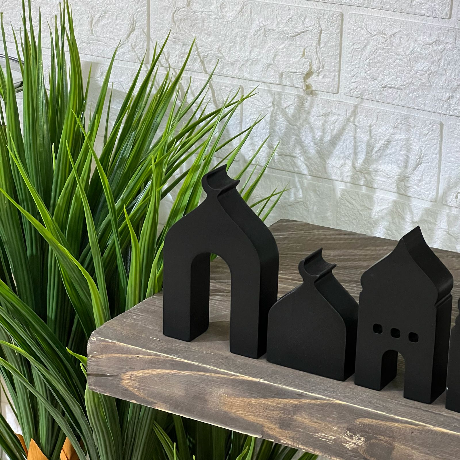 Black Traditional Decor Set