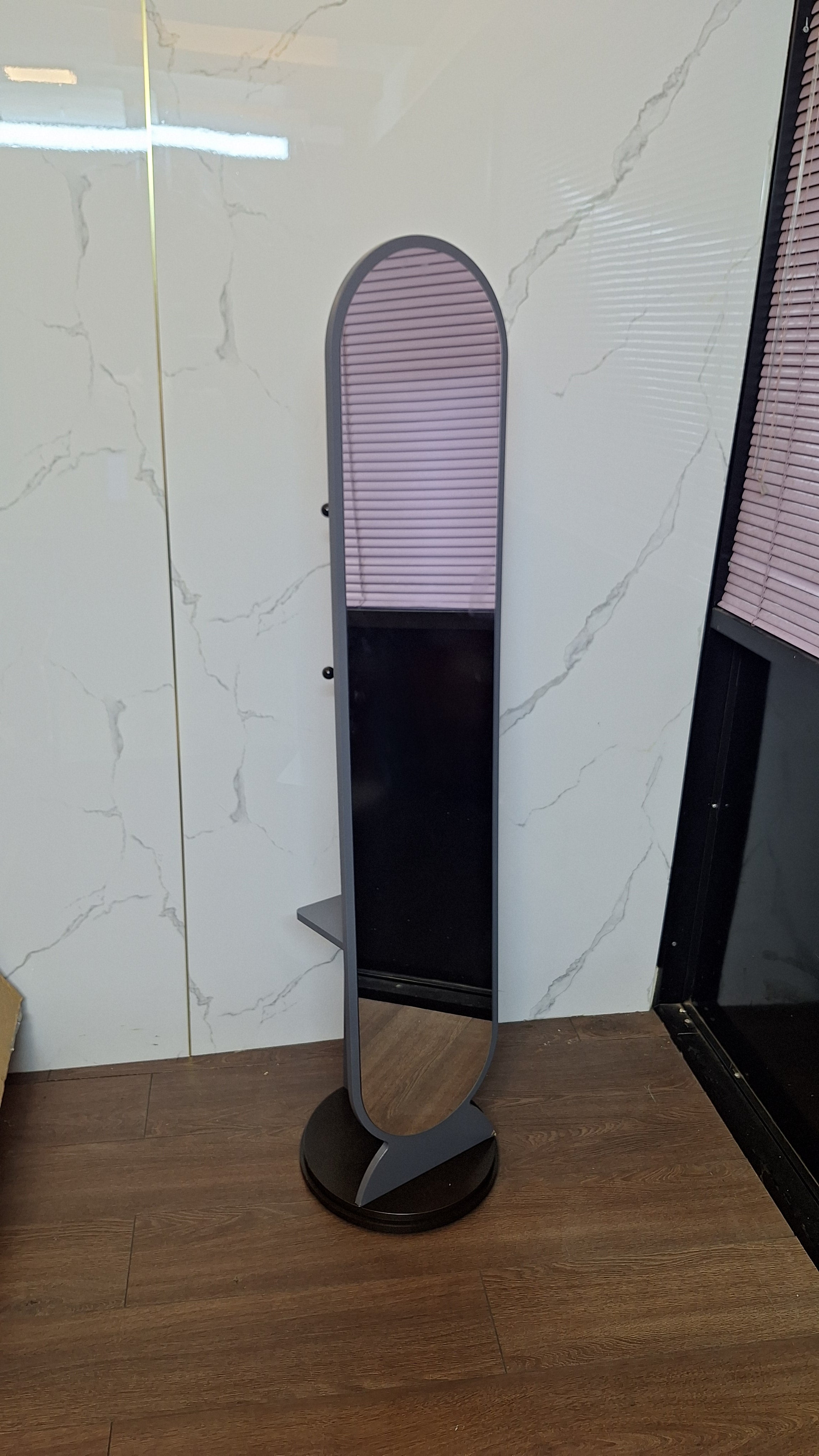 360° Spin  Mirror with Hanger